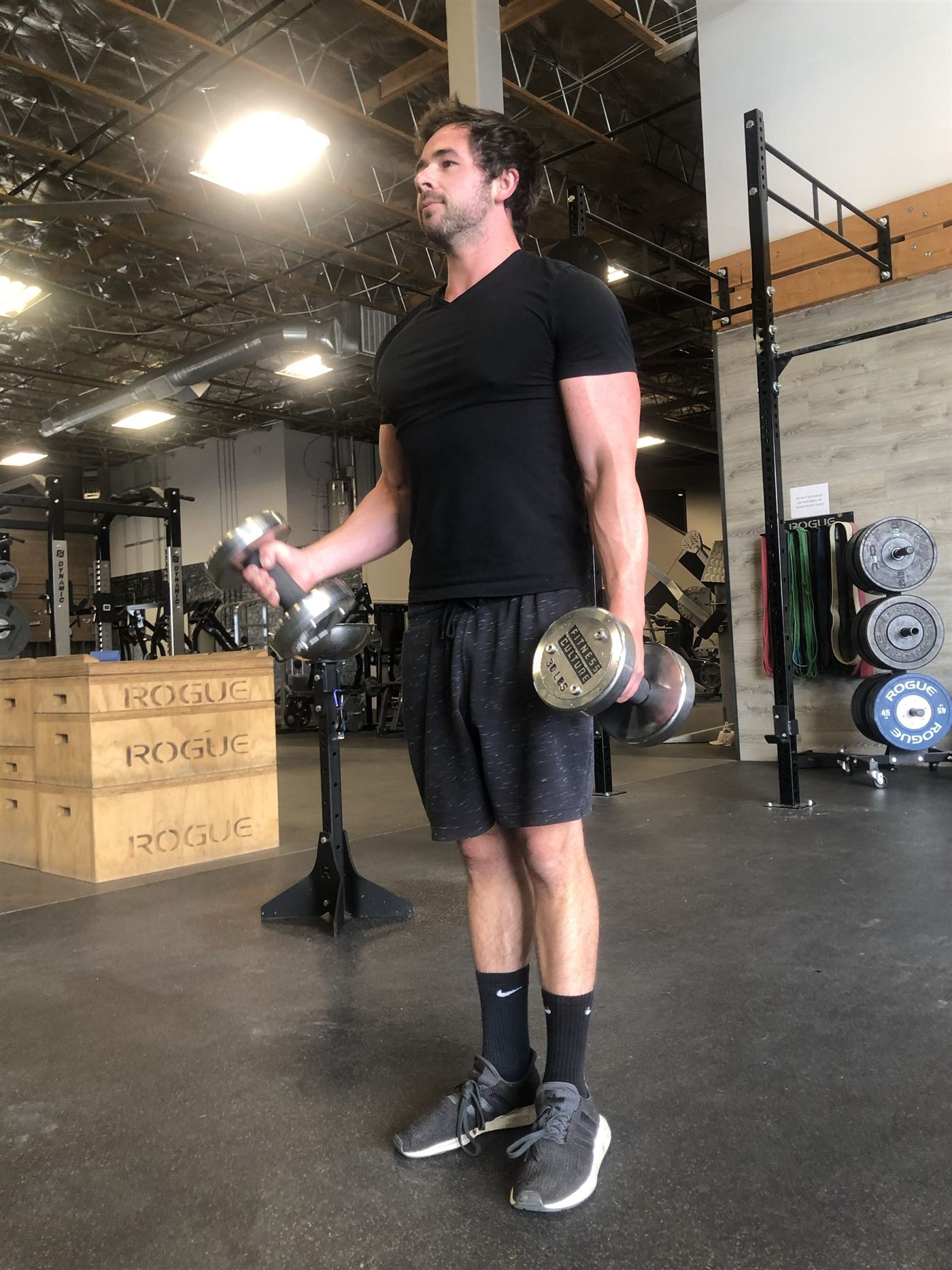 Justin Mantineo training with dumbbells.